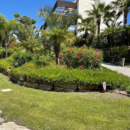 Benahavis Apartamento De Lujo En Hoyo 19 * 에스테포나
